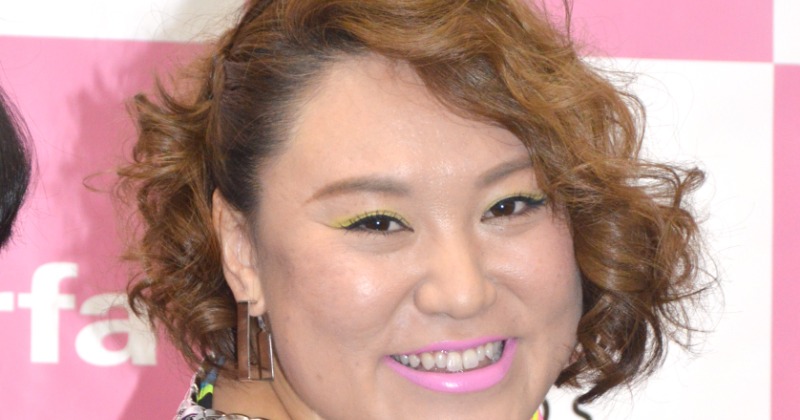 第1子出産のバービー、アイス片手に苦悶の表情 3週間ぶりのインスタ更新に共感の声「わかりすぎます…」「娘がそうでした」