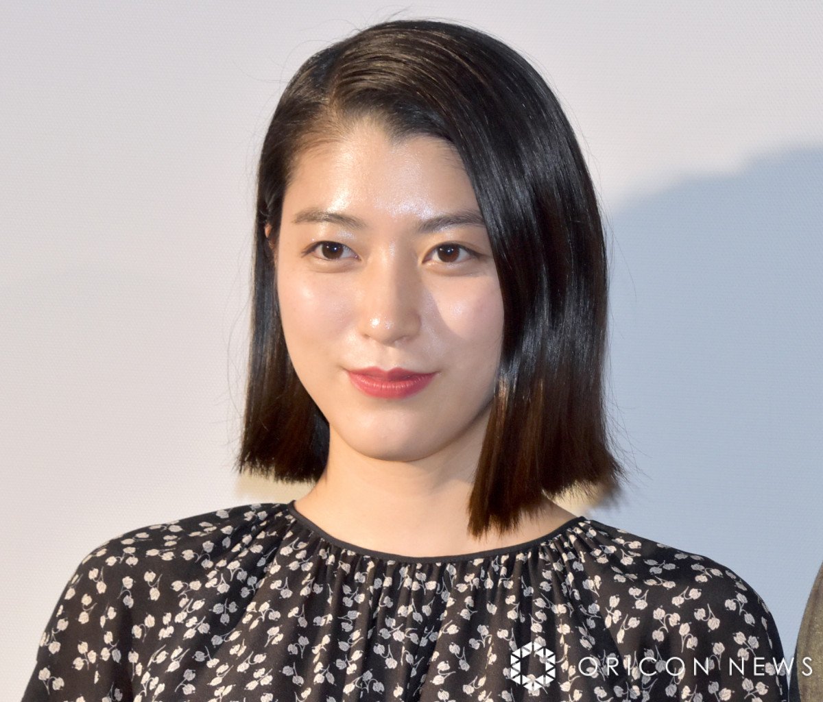 成海 璃子 成海璃子、美ボディラインくっきりな美麗ドレス姿「とてもお綺麗ですね」「可愛い～」 | ORICON NEWS