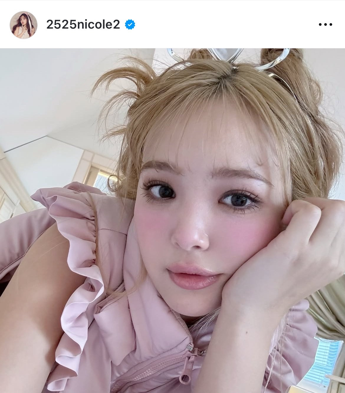 CELINE ストライプビスチェ【藤田ニコル着用】 写真）藤田ニコル、ボーダー柄“セリーヌ”のキャミソール姿に絶賛の声