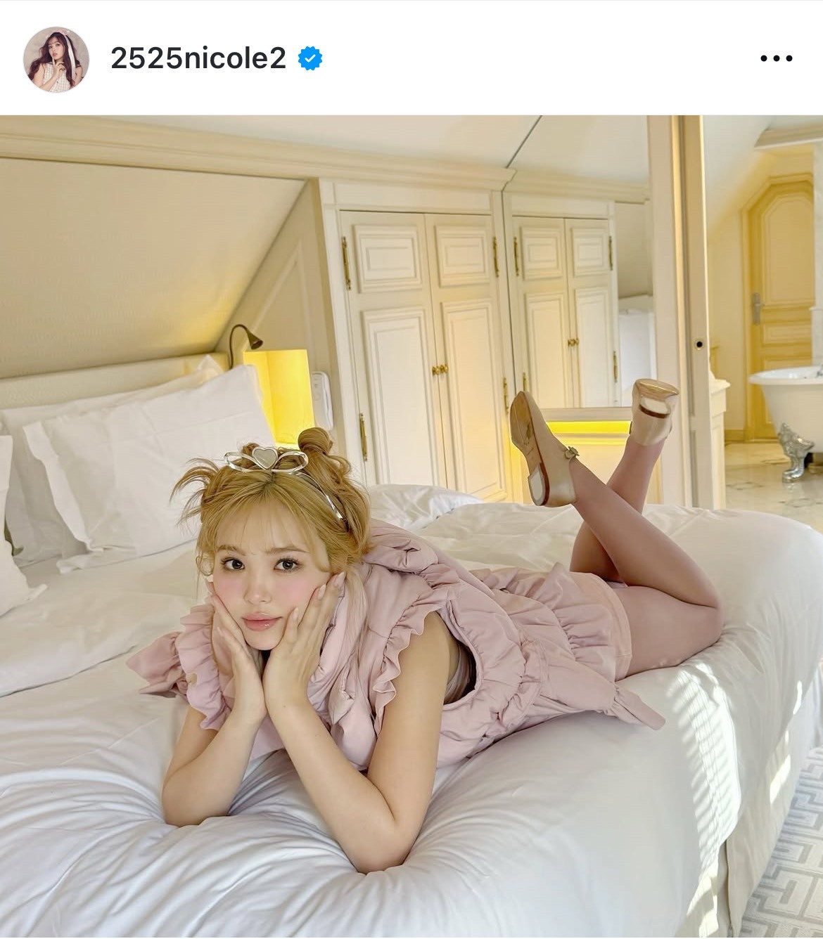 画像・写真 | 藤田ニコル、“花ブラ”姿で大胆美スタイル「チラ 画像・写真 | 藤田ニコル、“花ブラ”姿で大胆美スタイル「チラ