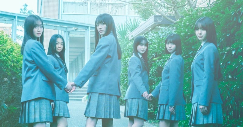 乃木坂46“夏組” 新たな集合写真公開 学校内で制服を着た6人の”顔見せ