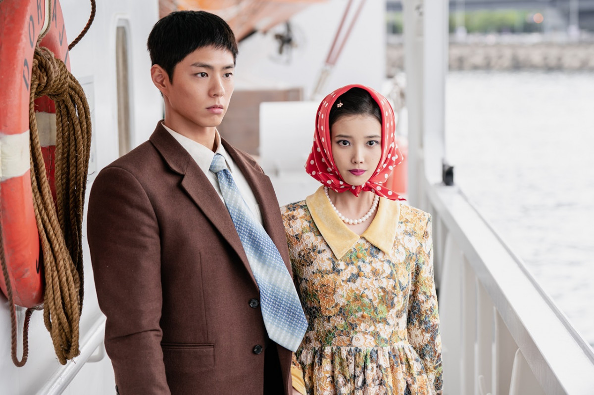 パク・ボゴム／アイユー　サイン　写真　韓国ドラマ　おつかれさま アイユー／パク・ボゴム サイン写真 韓国ドラマ おつかれさま