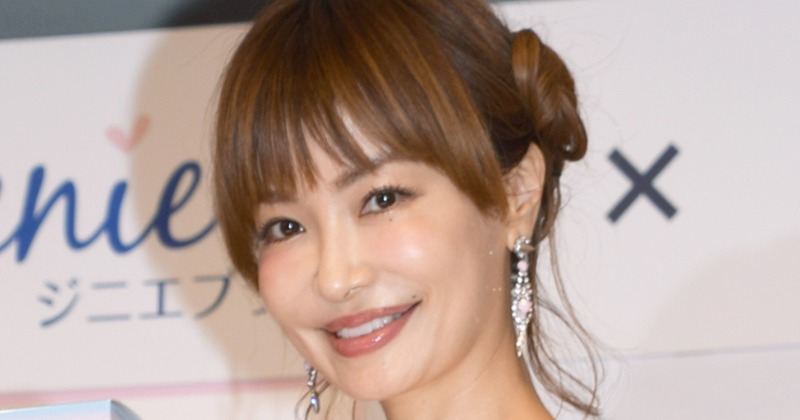 54歳・平子理沙、大胆イメチェンの新ヘア公開「ハイトーンお似合い!」「かわいすぎます」