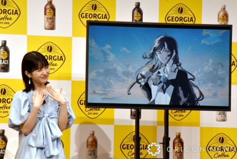 『ジョージア』新キャンペーン発表会に登場した（左から）浜辺美波、Ado （C）ORICON NewS inc. 