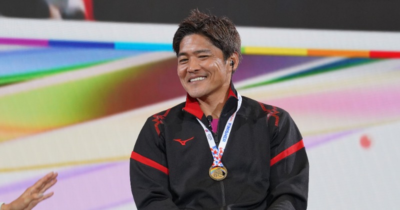 大久保嘉人、大阪で涙のメダル授与…そして夢を明かす 42.195キロ激走→妻の莉瑛さん&子どもたちサプライズ
