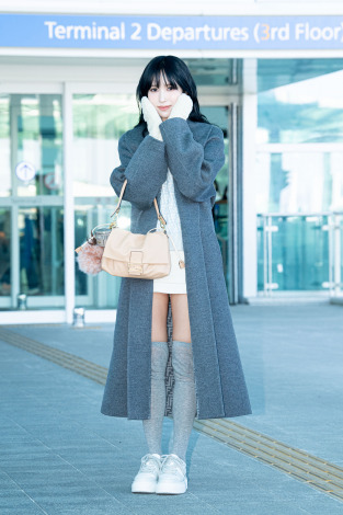 画像・写真 | TWICEミナ、エレガント＆チャーミングなミニ丈スカート姿