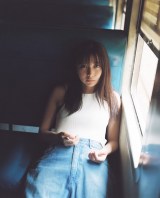 �㔒�ΖG�́A25�΂��L�O�����ʐ^�W�������� ���i�����Ȃ��g�f�̎p�h�����^�u���܂���̂悤��1���Ɂv 