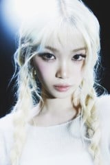 LE SSERAFIM�EKIM CHAEWON�uBLEACHED AURA�v�o�[�W�����R���Z�v�g�t�H�g �iP�j���iC�jSOURCE MUSIC 