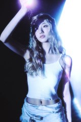 LE SSERAFIM�EKAZUHA�uBLEACHED AURA�v�o�[�W�����R���Z�v�g�t�H�g �iP�j���iC�jSOURCE MUSIC 