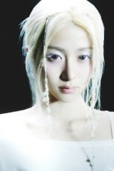 LE SSERAFIM�EHUH YUNJINA�uBLEACHED AURA�v�o�[�W�����R���Z�v�g�t�H�g �iP�j���iC�jSOURCE MUSIC 