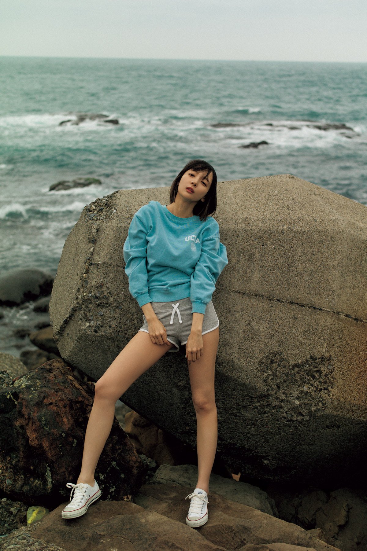 岡田紗佳、新たな一面が満載 写真集『嶺上開花』表紙決定＆新カット