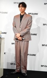 画像・写真 | 三浦翔平、グレーのセットアップで登場 笑顔で「上品かつ