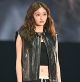 �yTGC�z�䂤����݁A�M�������� �ւ��o���X�^�C���ŃN�[���ȕ\�� 