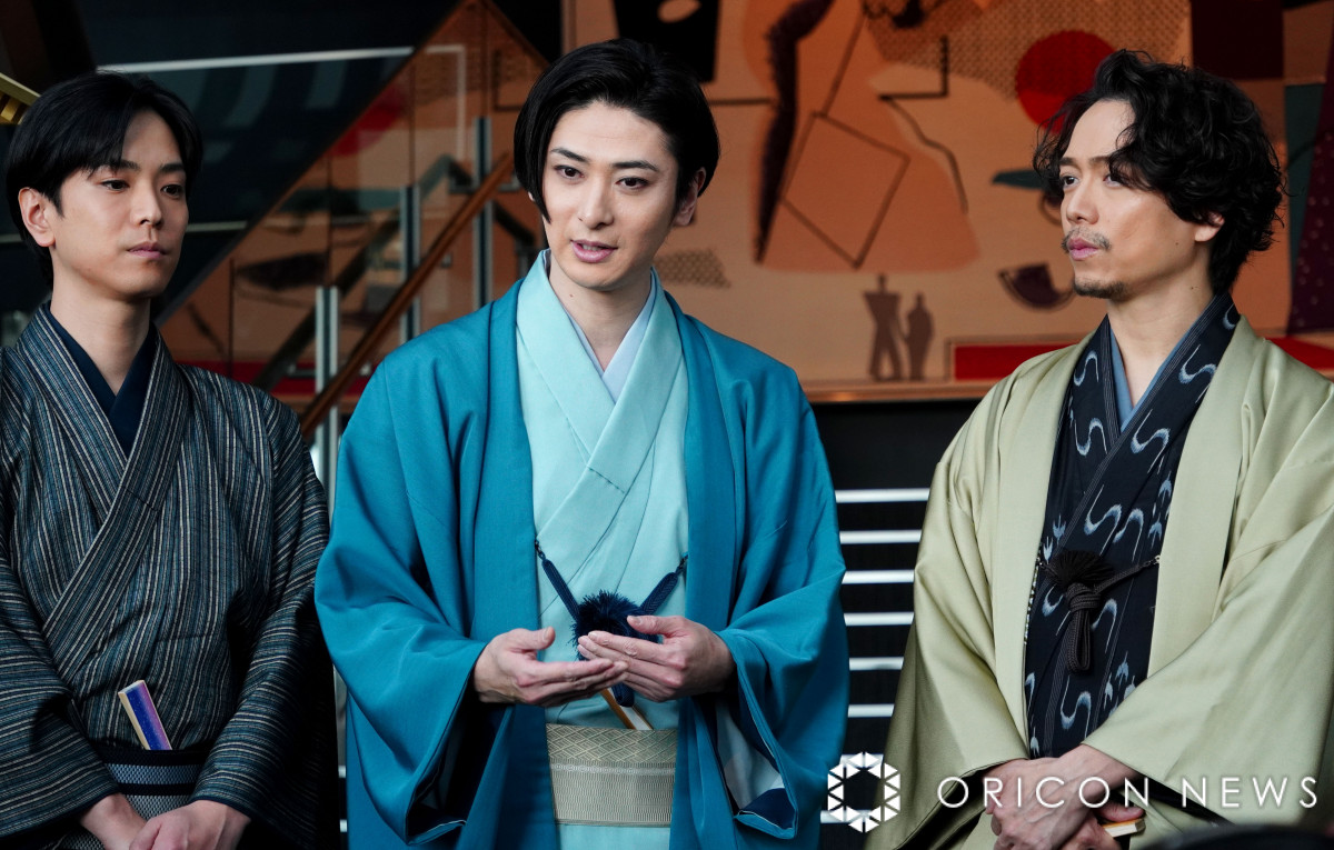 昭和元禄落語心中 舞台写真　アクリルスタンド　古川雄大 ミュージカル「昭和元禄落語心中」 アクリルスタンド 座り | 研