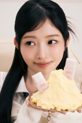 �؍��R�X���uLUNA�v�V�O���[�o���A���o�T�_�[�ɏA�C����IVE�EREI 