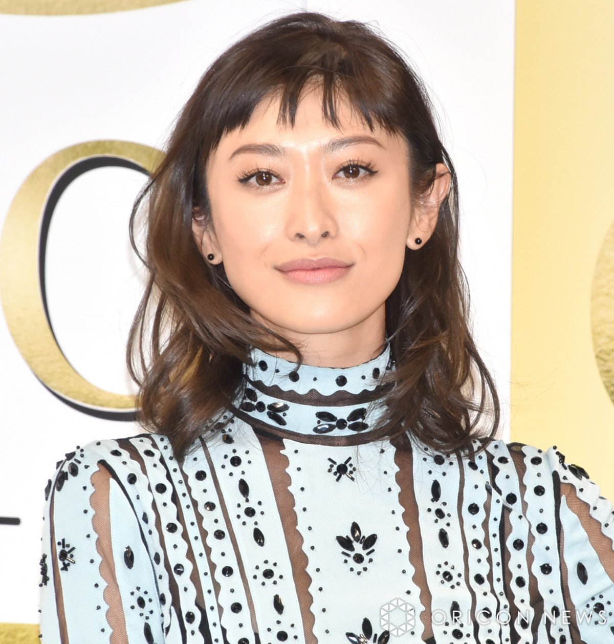 画像・写真 | 40歳・山田優、デコルテ全開の肩出しショット「美しい