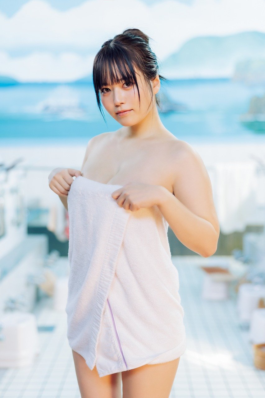 東雲うみ、『ヤングチャンピオン』でお風呂グラビア “タオル1枚