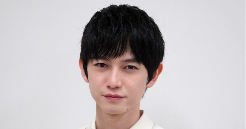 本郷奏多、引っ越しで新居公開 大きいソファ…段ボール荷解きは「開封ガチャ」