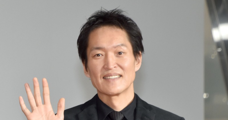 千原ジュニア、3年越し納車の“イタリア旧車”×歴史的建造物に反響「これ日本ですか!?」「ポストカードにしてほしい!」