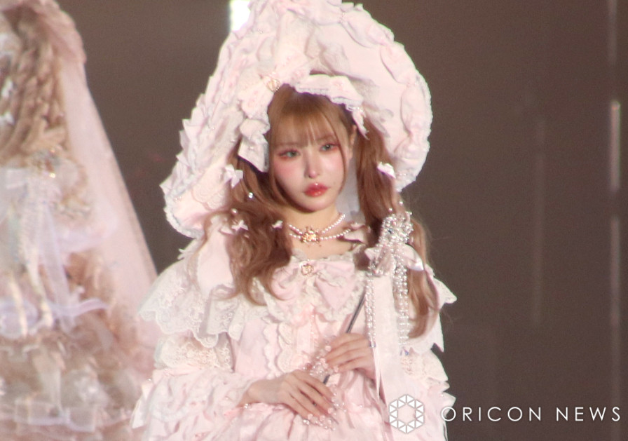 ZOCX電撃復帰の戦慄かなの、まるで”フランス人形” フリル盛りだくさん