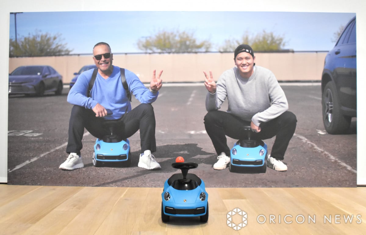 大谷翔平✖️PORSCHE ポルシェ　ポスター　非売品 2025年最新】PORSCHE 大谷翔平の人気アイテム - メルカリ