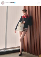 めちゃ攻めてますね」トリンドル玲奈、超ミニ“美脚”ルックで『プラダ