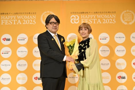 uHAPPY WOMAN܁v܂AIMALU 