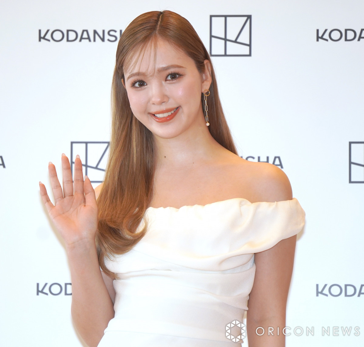 藤田ニコル まとめ売り 藤田ニコル、肩出しの純白ドレスで大人の魅力 かわいさへの原動力は