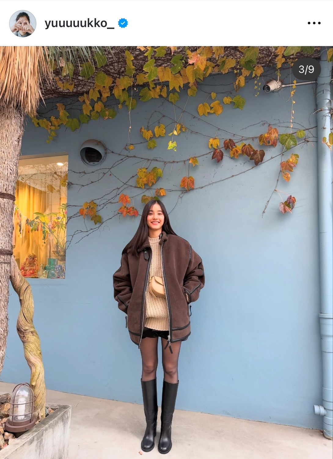 新木優子、“超ミニ×透けタイツ”美スタイル際立つ私服に反響「かわいい