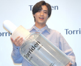 �L���v�������C�l�A�u���ɂȂ�l�v�́g�����Ɏ��M�������Ă���l�h 