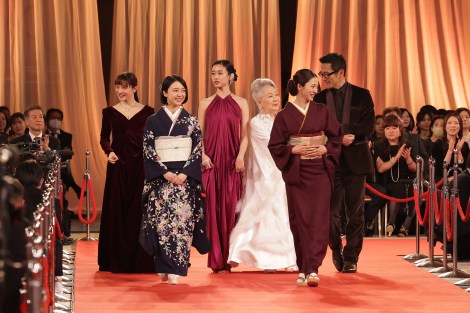 �w��48�� ���{�A�J�f�~�[�� ���܎��x���b�h�J�[�y�b�g�̗l�q�iC�j���{�A�J�f�~�[�܋��� 