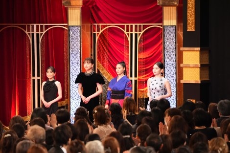 �w��48�� ���{�A�J�f�~�[�� ���܎��x���b�h�J�[�y�b�g�̗l�q�iC�j���{�A�J�f�~�[�܋��� 