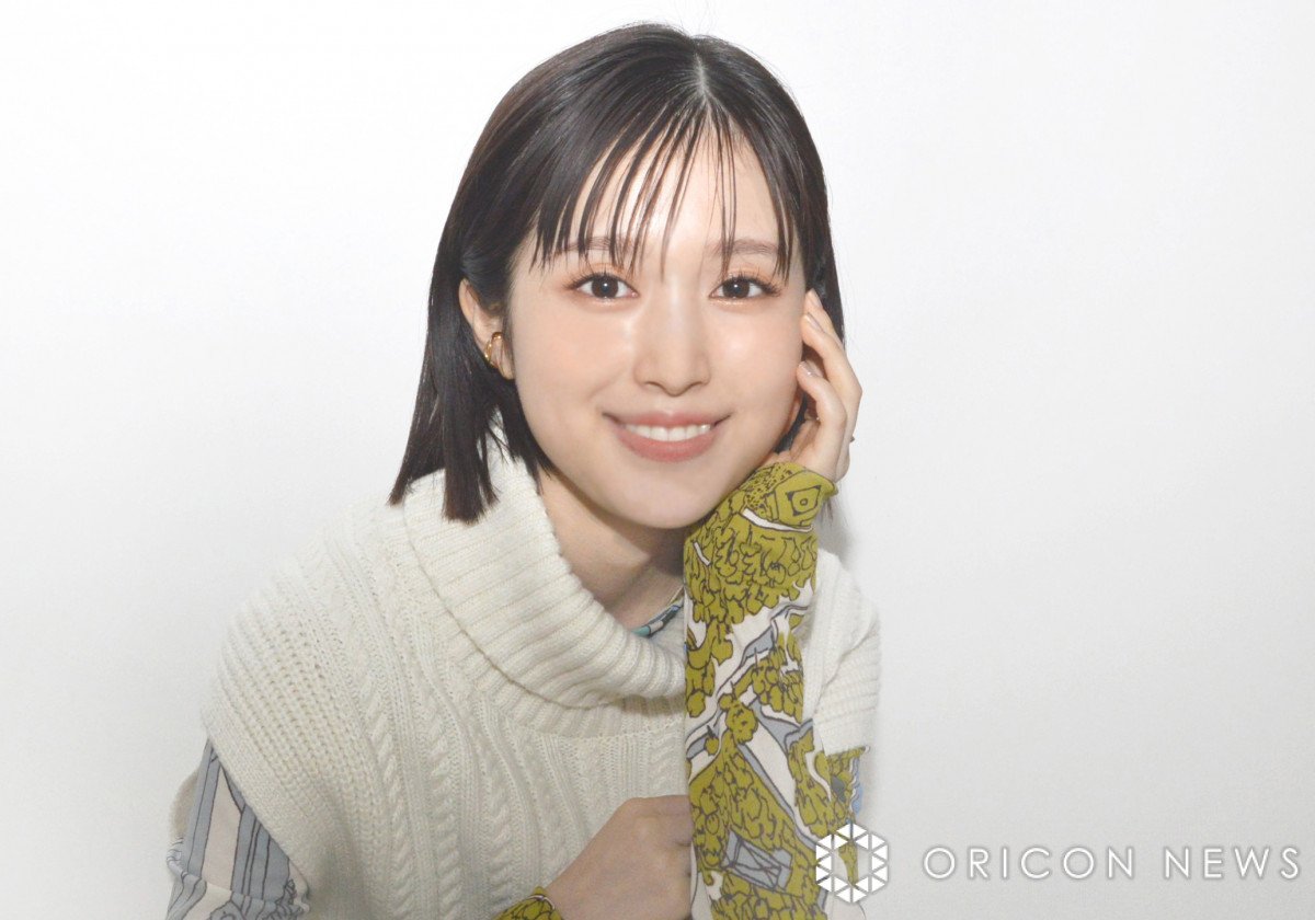 生腋 福本莉子、“美ワキ”ちらりなキャミソール姿で笑顔「透明感すごい」「めちゃめちゃかわいい」 | ORICON NEWS