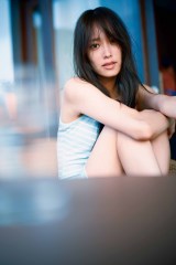 日向坂46佐々木久美、素肌×ジャケットの大胆ショット 生配信記念の限定