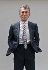 ���b�N�����[���o���h�E�N�[���X�̍����G�����񂪎��� ���N73 �������o�[�ɊڂЂ낵�A������ 