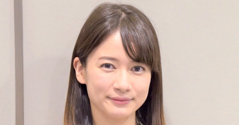 TBSアナウンサー 宇内梨沙 直筆サイン色紙 黒 女子アナ 枡田絵理奈 山本里菜 TBSアナウンサー 宇内梨沙 直筆サイン色紙 黒 女子アナ 枡田