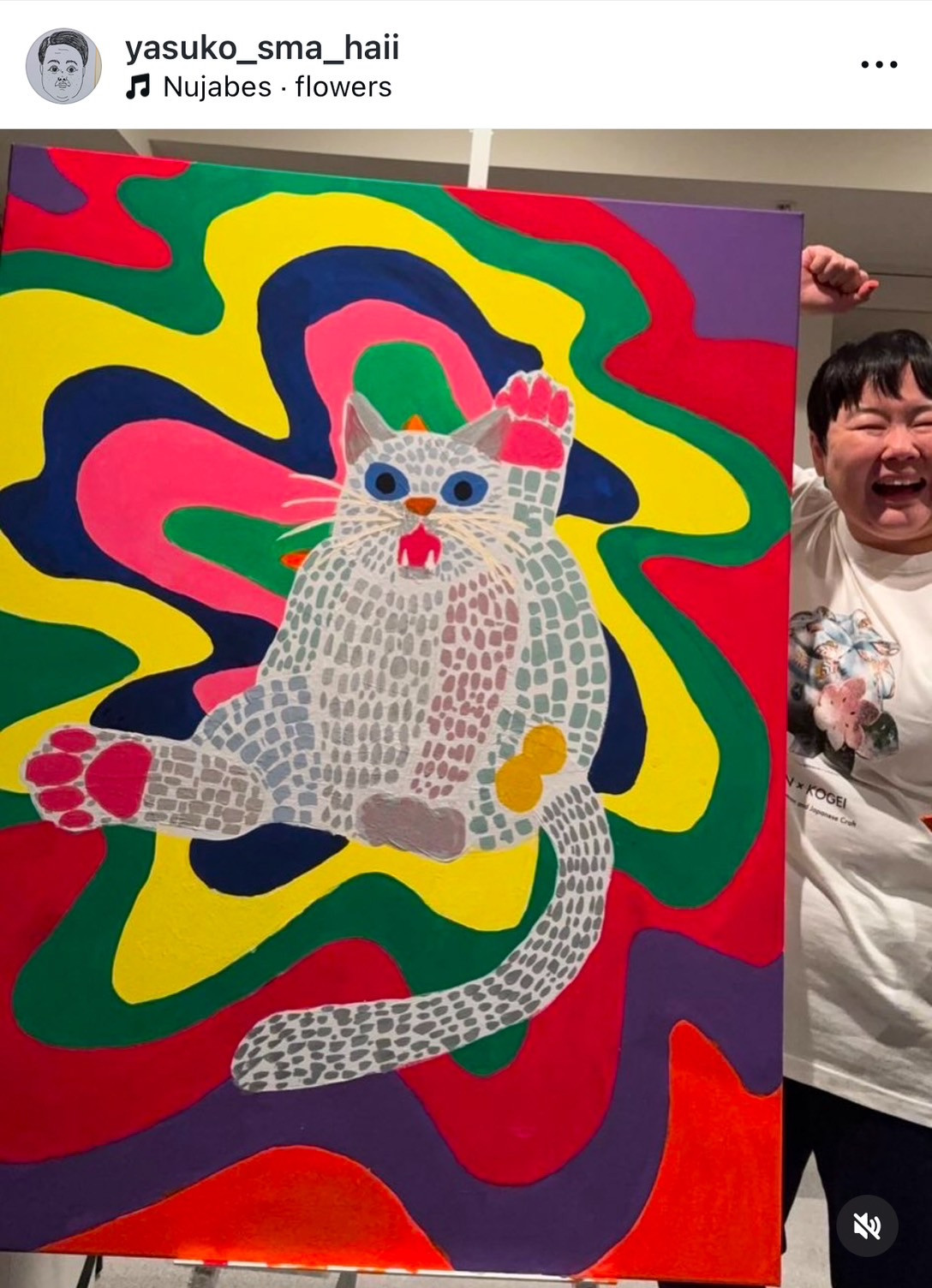 天才的です」やす子、ド派手な“手描き”アクリル画を披露「でっかいネコ