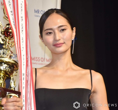 最終BALENCIAGA三つ折り財布クラシックブラック×ゴールド山賀琴子愛用 山賀琴子の画像・写真 | 『ミス・オブ・ミス』グランプリは立命館大2年