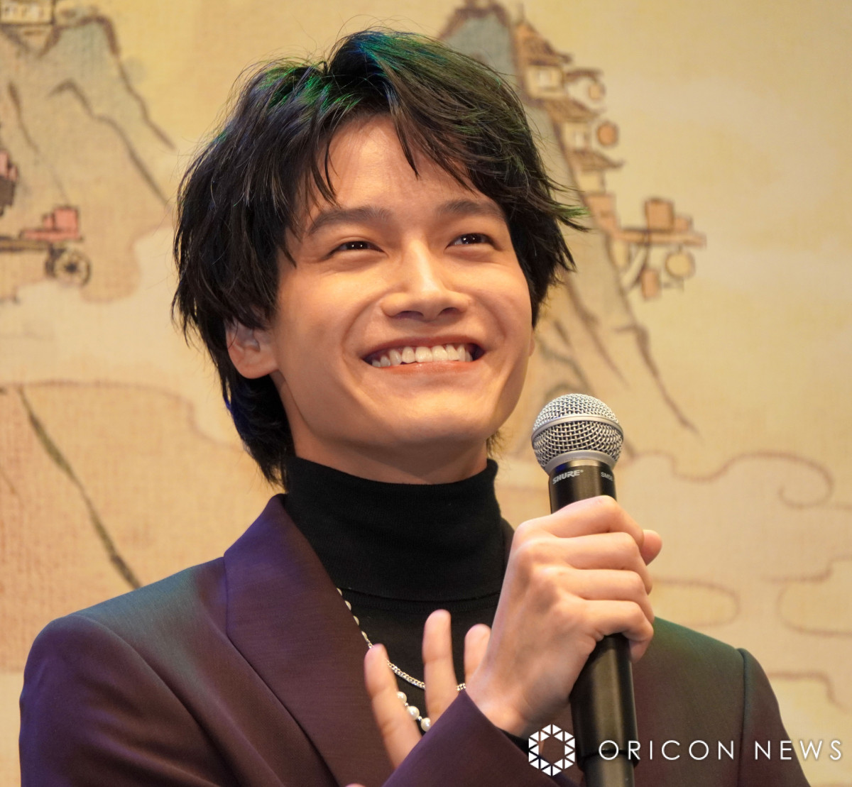 ꒷҃Aj[VwE[xJLO䂠ɓodA! groupE쏻 (C)ORICON NewS inc. 