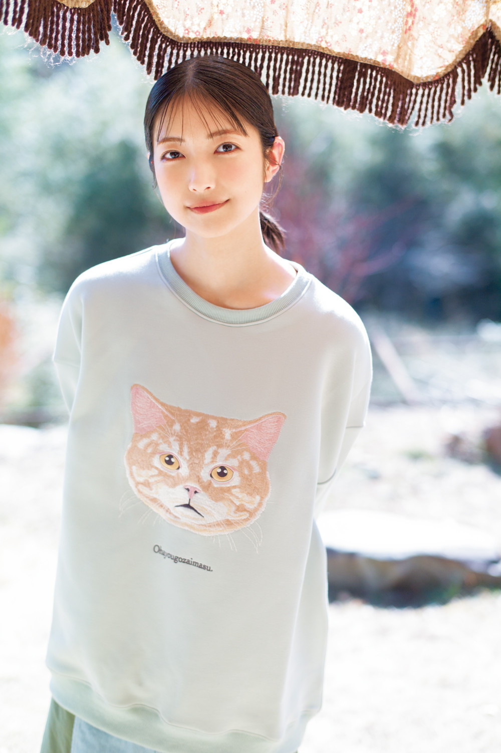 大園玲、櫻坂46特集『マガジン』で髪をまとめた純朴グラビア 表紙は