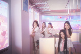 |JXGbg̑30ヂfɋNpꂽILLITiPjiCjBELIFT LAB Inc. 