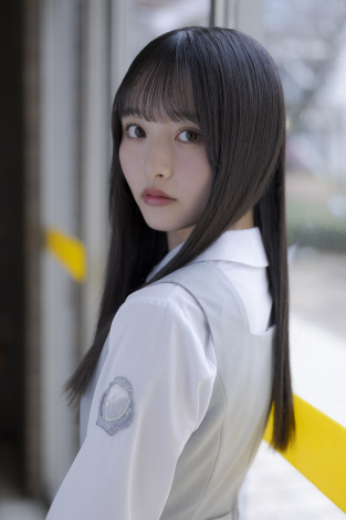 日向坂46 片山紗希 直筆サイン入り写真 五期生お披露目制服 日向坂46 片山紗希 直筆サイン入り写真 五期生お披露目制服