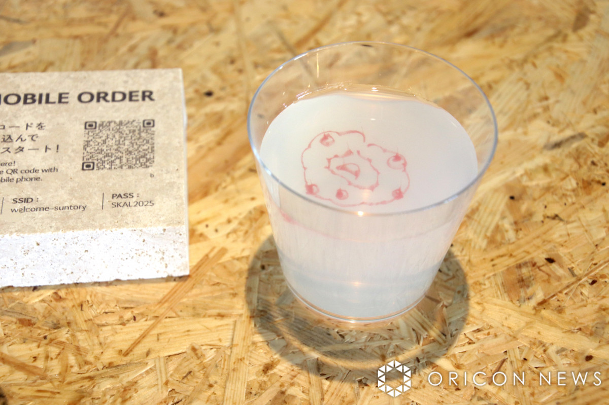 万博グルメ】液体の中にミャクミャク描くレモネード 大屋根リング