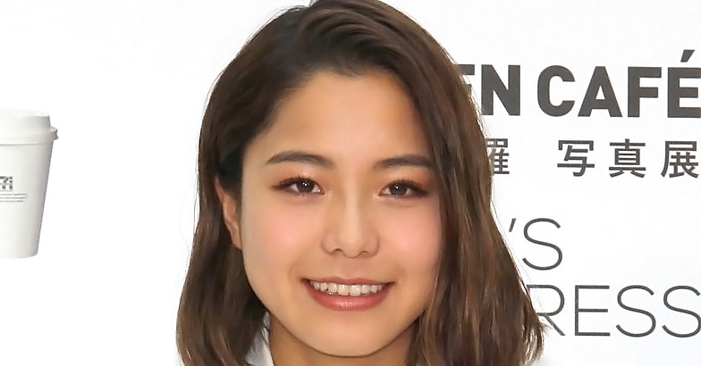 高梨沙羅、雪道を左ハンドルの車で走る姿公開「渋くてカッコいい内外装