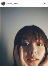 唐田えりか、ノースリーブで二の腕あらわな肌見せショット 印象的な