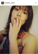 唐田えりか、ノースリーブで二の腕あらわな肌見せショット 印象的な