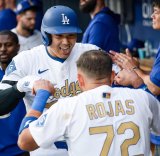 ��J�ĕ��A�C���X�^�Ɂg�f�R�s���|�[�Y�h�ȂǍP��̂��j���V���b�g���e�u�킽�������̃|�[�Y���K����v�u���΃X�[�p�[�X�^�[�v 