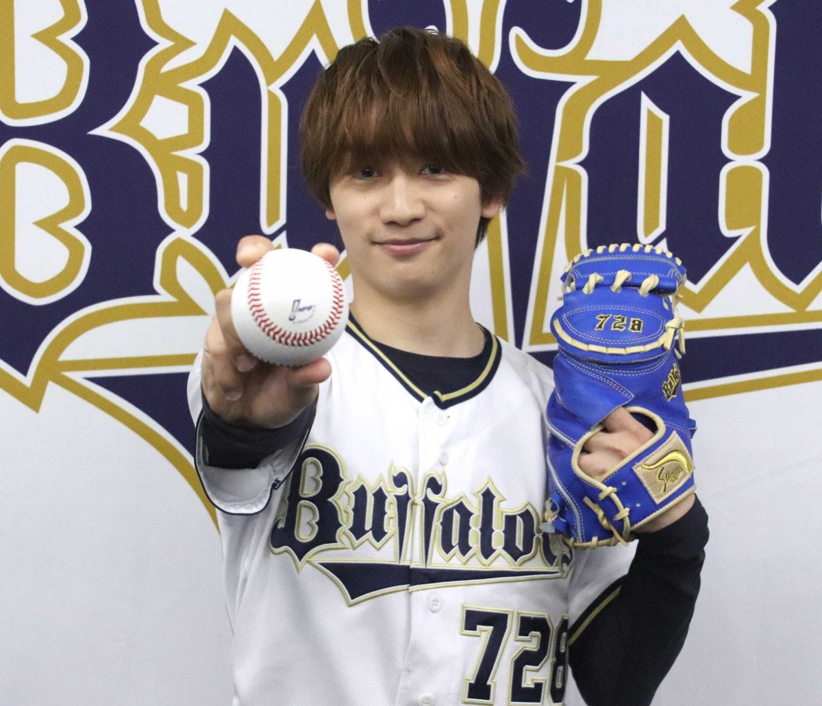 なにわ男子・藤原丈一郎、今年の特製グローブはキャッチャーミット