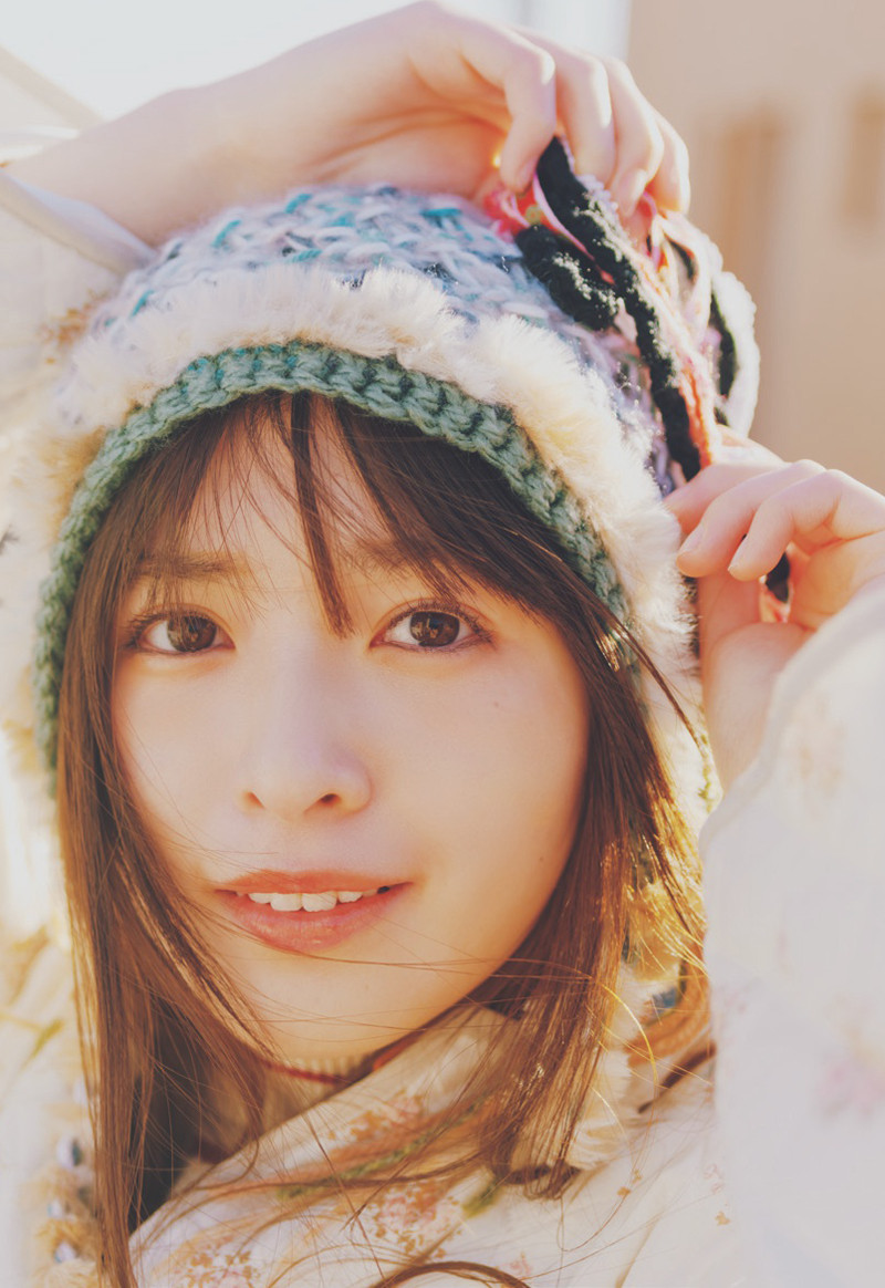 乃木坂46五期生で最年少17歳・小川彩、美少女感あふれる冬グラビア
