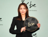 ビッグサイズの新商品手渡され戸惑った川口春奈 （C）ORICON NewS inc. 
